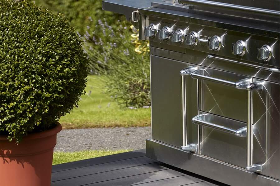 HD Deck XS Lava BBQ and Box Tree 1