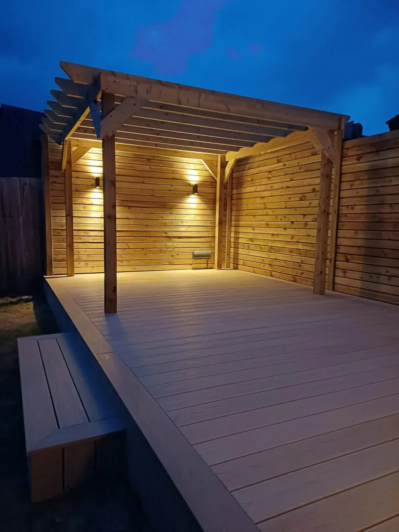 HD Dual Deck decking in natural oak - Composite Prime
